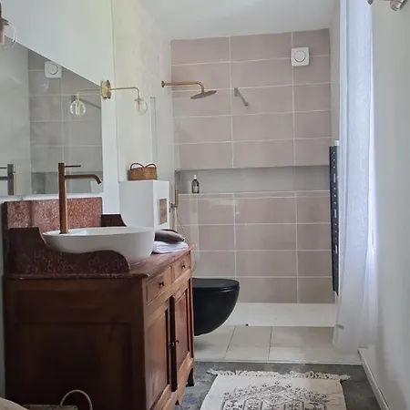 La Du Pin Couche موليات-إي-ما