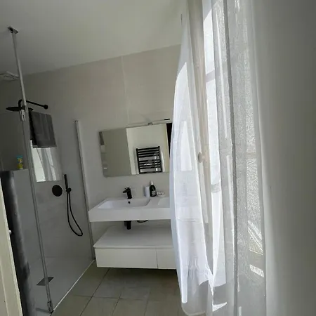 La Du Pin Couche بيت ضيافة
